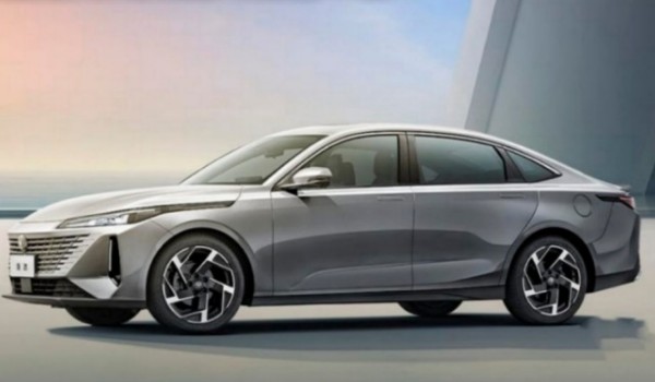 長(zhǎng)安逸達(dá)和朗逸哪個(gè)好 逸達(dá)動(dòng)力更強(qiáng)(車長(zhǎng)4.7米)