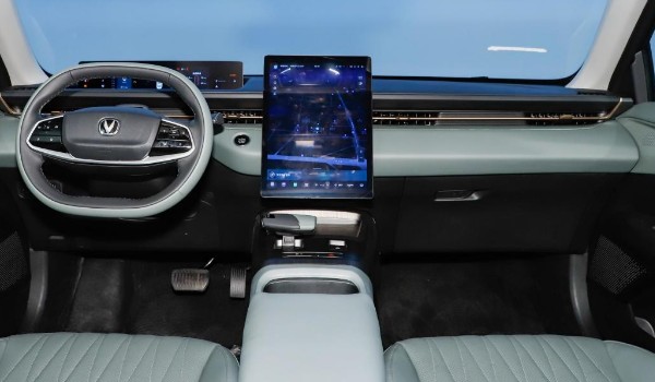 長(zhǎng)安逸達(dá)和朗逸哪個(gè)好 逸達(dá)動(dòng)力更強(qiáng)(車長(zhǎng)4.7米)