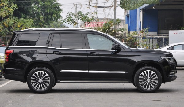 bj90用的什么發(fā)動機 3.0T六缸發(fā)動機(馬力可達333匹)