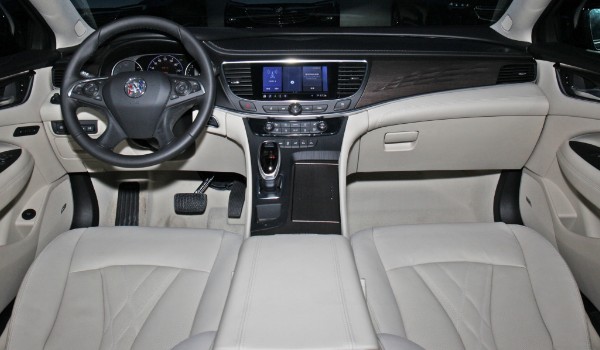 邁騰和君越怎么選 君越動(dòng)力更強(qiáng)(車(chē)身長(zhǎng)達(dá)5米)