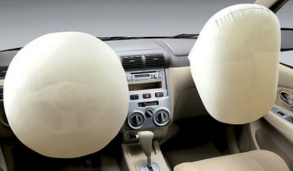 吉利嘉際幾個氣囊組成 搭載了8個氣囊(安全性很高)
