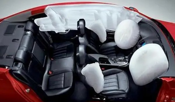 榮威rx5有幾個(gè)安全氣囊 共搭載六個(gè)氣囊(安全性很高)