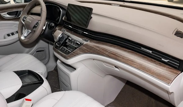 榮威imax8分期首付多少 分期首付5萬(36期月供3883元)