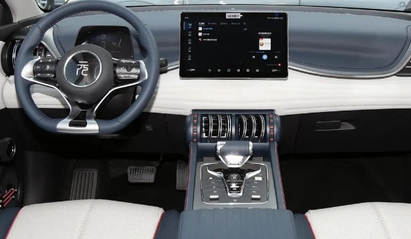 本田mnv和比亞迪元plus哪個(gè)好 元plus車長4.4米(配置功能豐富)