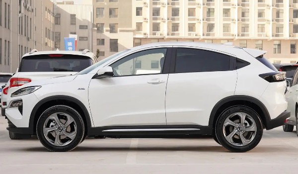 本田mnv和比亞迪元plus哪個(gè)好 元plus車長4.4米(配置功能豐富)