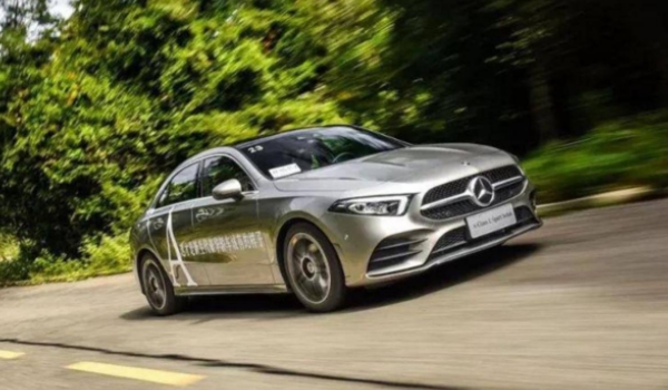 奔馳多少錢 奔馳A、B、C、S、E、G售價26.38萬-189.20萬