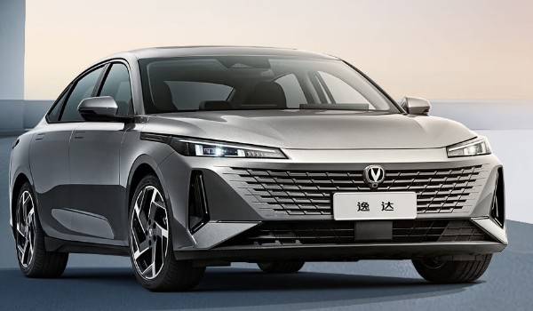 長安逸達(dá)和艾瑞澤8哪個好 艾瑞澤8動力更強(qiáng)(逸達(dá)配置豐富)