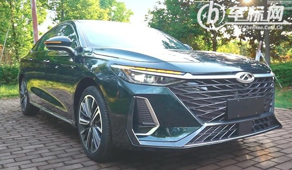 艾瑞澤8和吉利星瑞哪個好 艾瑞澤8配置豐富(價格便宜)