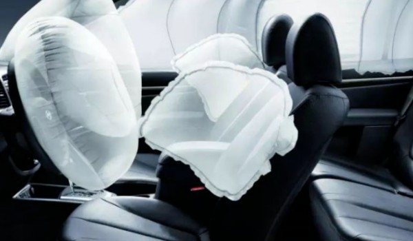 攬勝運(yùn)動版安全性怎么樣 主動安全配置齊全(搭載6個氣囊)