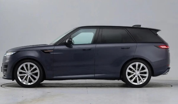 攬勝運(yùn)動(dòng)版和卡宴哪個(gè)好 卡宴動(dòng)力更強(qiáng)(攬勝運(yùn)動(dòng)版配置豐富)