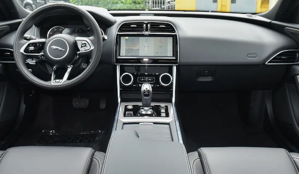 捷豹xel怎么樣值得買嗎 油耗實測10L(馬力可達(dá)250匹)