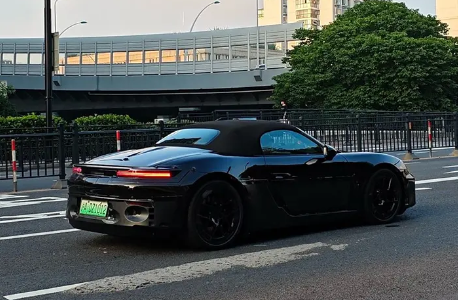 定價(jià)多少你會(huì)買(mǎi)！純電保時(shí)捷718亮相國(guó)內(nèi)：已上正式牌照