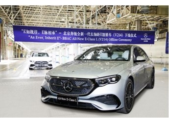 E脈相承 經(jīng)典馭時(shí)而進(jìn)——國(guó)產(chǎn)全新梅賽德斯-奔馳長(zhǎng)軸距E級(jí)車(chē)在北京奔馳榮耀下線