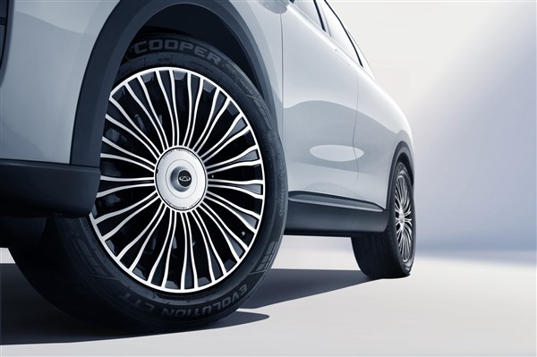 別說奇瑞不懂設計！全新瑞虎8L內飾發(fā)布：豪車既視感