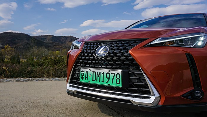 換個角度的選擇 雷克薩斯UX300e評測