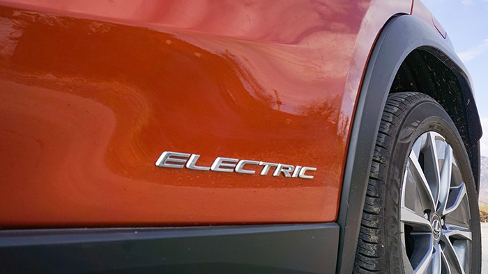 換個角度的選擇 雷克薩斯UX300e評測