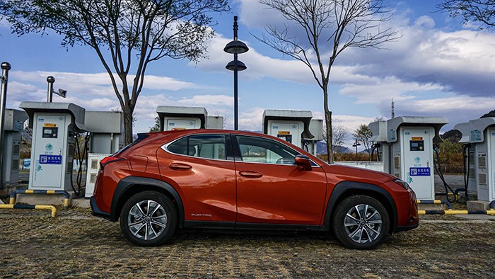 換個角度的選擇 雷克薩斯UX300e評測