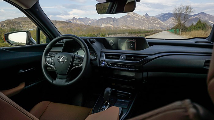 換個角度的選擇 雷克薩斯UX300e評測