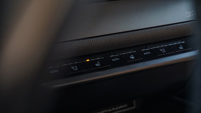 換個角度的選擇 雷克薩斯UX300e評測