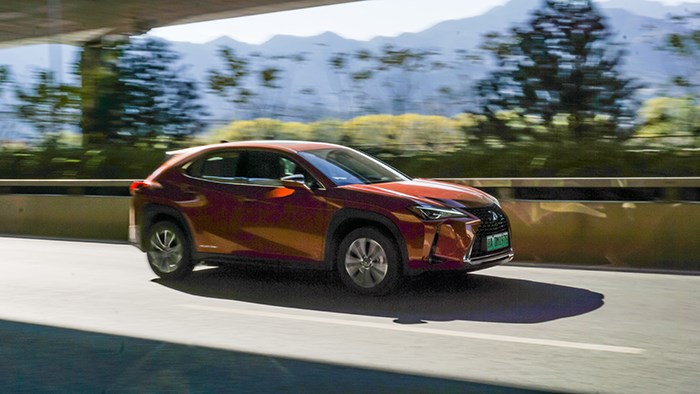 換個角度的選擇 雷克薩斯UX300e評測