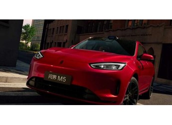 問(wèn)界新M5 Ultra對(duì)比Model Y，年輕用戶(hù)SUV怎么選？ 封面圖