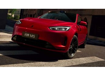 以安全筑牢出行底線(xiàn)，問(wèn)界新M5 Ultra和特斯拉Model Y誰(shuí)更懂消費(fèi)者？ 封面圖