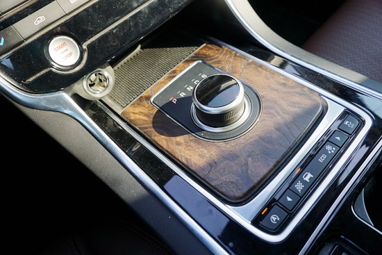 英倫經(jīng)典在中國延續(xù) 試駕國產(chǎn)捷豹XFL