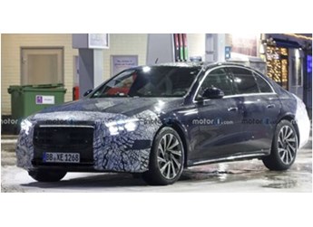 年內(nèi)上市！全新奔馳E級(jí)諜照曝光 或采用貫穿式LED燈帶