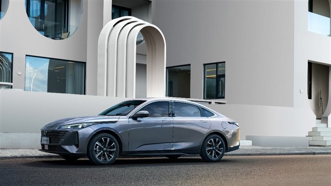 E:\長安圖片\【媒體資料夾】“經(jīng)典煥新，有你真好”長安汽車春季煥新發(fā)布會\產(chǎn)品圖片素材\第三代逸動\美圖\小圖\L1000404 拷貝.jpg