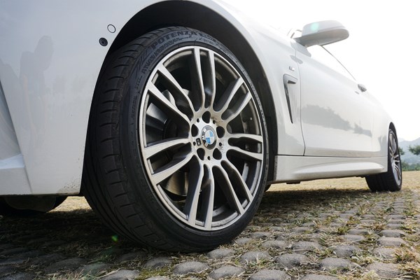 扮帥扮老虎 試駕寶馬440i M運(yùn)動(dòng)套裝