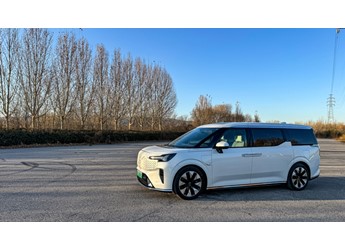 定格生活中的每一個(gè)旅程  試駕純電MPV沃爾沃EM90 封面圖