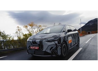 新款小鵬X9在北極冰雪路面100-0km/h急剎 穩(wěn)穩(wěn)剎住 封面圖