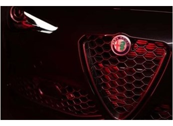 阿爾法·羅密歐發(fā)布多款特別版車型 全碳纖維內(nèi)飾太吸睛！