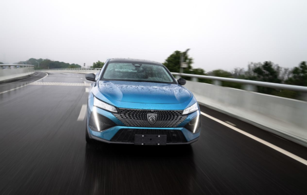 顏值沒輸過！東風(fēng)標(biāo)致408X官圖公布 將原汁原味引進(jìn)