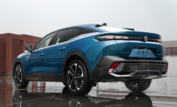 顏值沒輸過！東風(fēng)標(biāo)致408X官圖公布 將原汁原味引進(jìn)