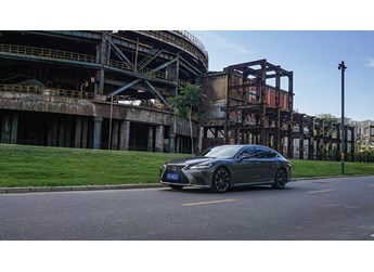 悠然自在 試駕雷克薩斯LS500h 行政版