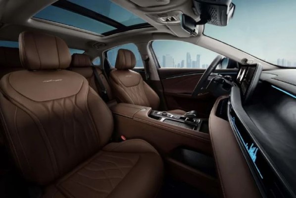 奇瑞艾瑞澤8新車(chē)型上市 升級(jí)驍龍8155芯片 售12.29萬(wàn)起