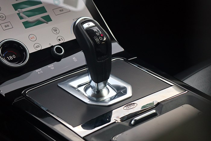 全能的美男 試駕全新路虎攬勝極光 