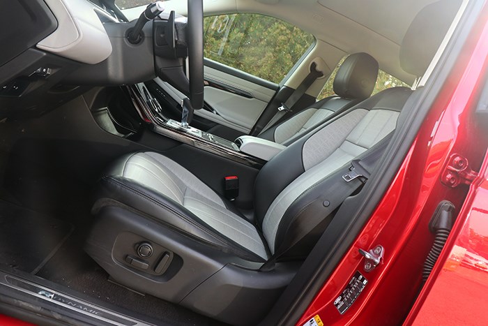 不光靠顏值取勝 試駕全新路虎攬勝極光