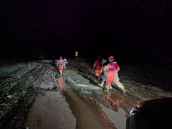車主山區(qū)駕駛遭遇泥石流 蔚來(lái)服務(wù)一天一夜緊急施救
