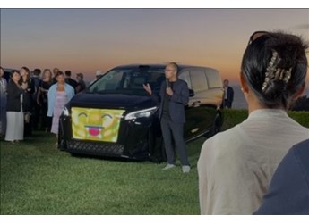 賈躍亭的法拉第MPV新車(chē)亮相 網(wǎng)友：這不就是長(zhǎng)城高山在車(chē)頭裝了個(gè)樂(lè)視電視嗎 封面圖