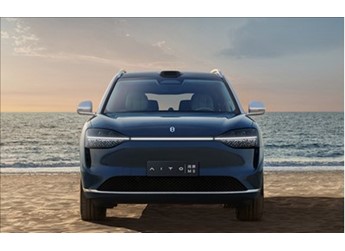 華為李小龍力挺增程車：蔚來(lái)總裁用“奶媽車”反駁