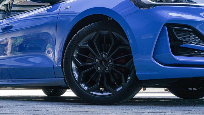 與風(fēng)為伴 試駕2022福特三廂福克斯ST-Line