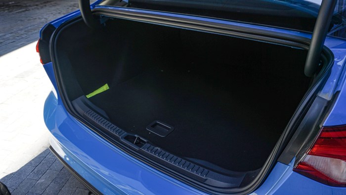 與風(fēng)為伴 試駕2022福特三廂福克斯ST-Line