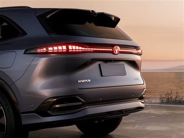 新一代長安CS75 PLUS內飾官圖發(fā)布：奔馳同款三聯(lián)大屏