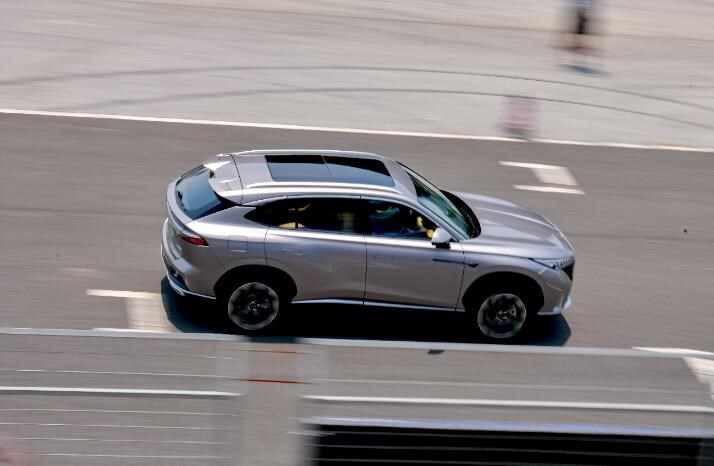 “更懂中國路況”智能輔助駕駛系統(tǒng)即將上線 全新第三代榮威RX5 NGP智駕版 8月初上市發(fā)布