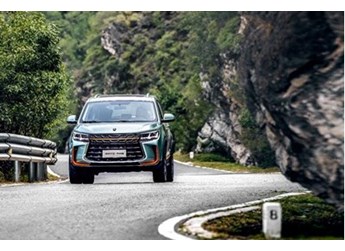 一車頂三車，風行T5馬赫版告訴你什么叫“能裝” 封面圖