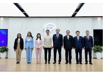 馬達(dá)加斯加總統(tǒng)拉喬利納一行參觀福田汽車(chē) 封面圖