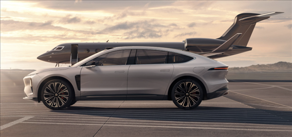 預(yù)售80萬！蔚來旗艦行政轎車ET9內(nèi)飾首曝：搭載貫穿屏幕 橢圓方向盤