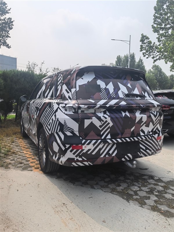 理想L9對(duì)手再 1！魏牌旗艦SUV諜照曝光：三排家用全尺寸